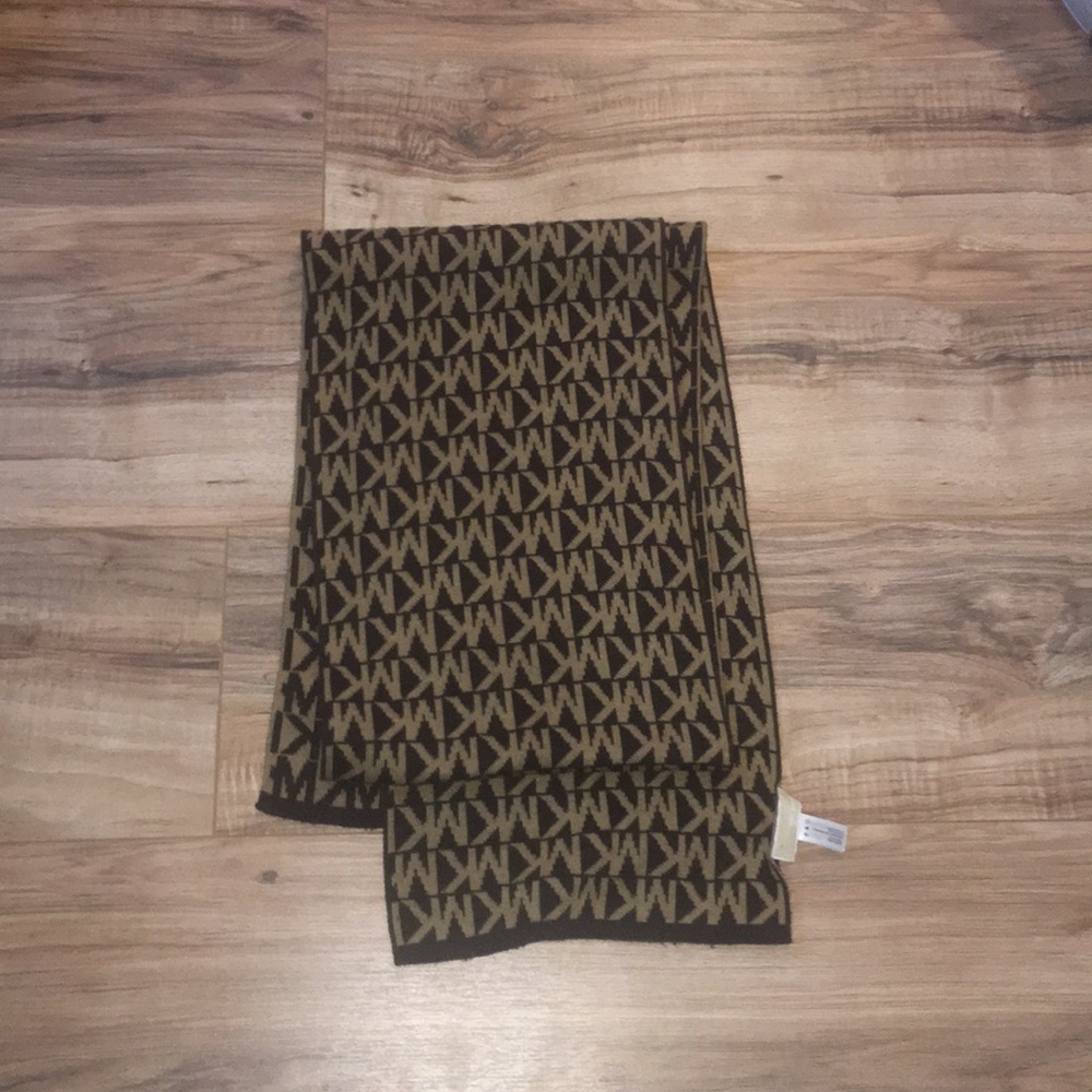 Beautiful MK scarf
